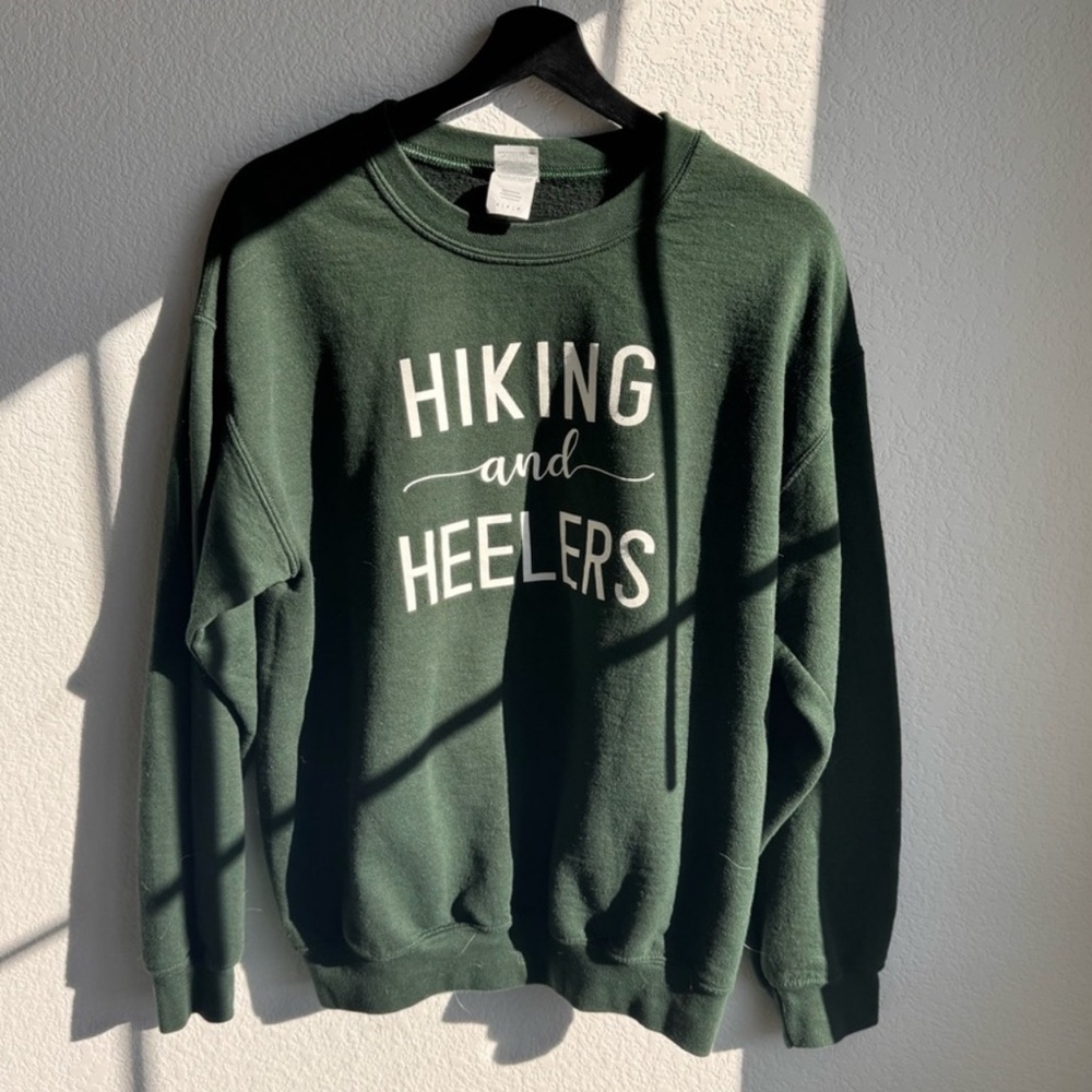 Hiking and heelers Australian cattle dog pullover size medium Gildan